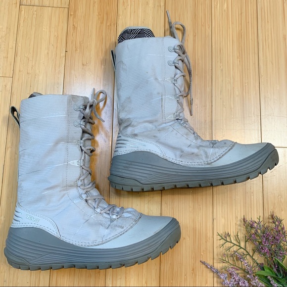 teva snow boots